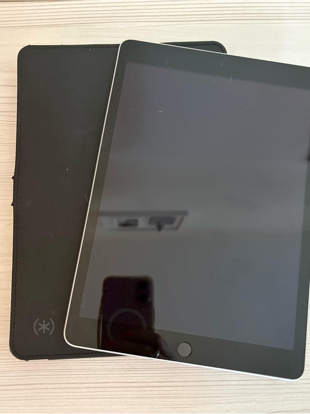 iPad model A2602 is the 9th Generation Apple iPad (2021) - Picture 2 of 5